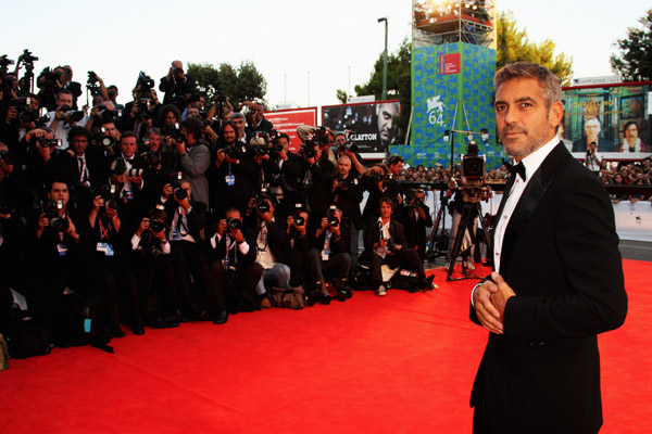 Geoorge Clooney attends the Michael Clayton premiere in Venice Italy