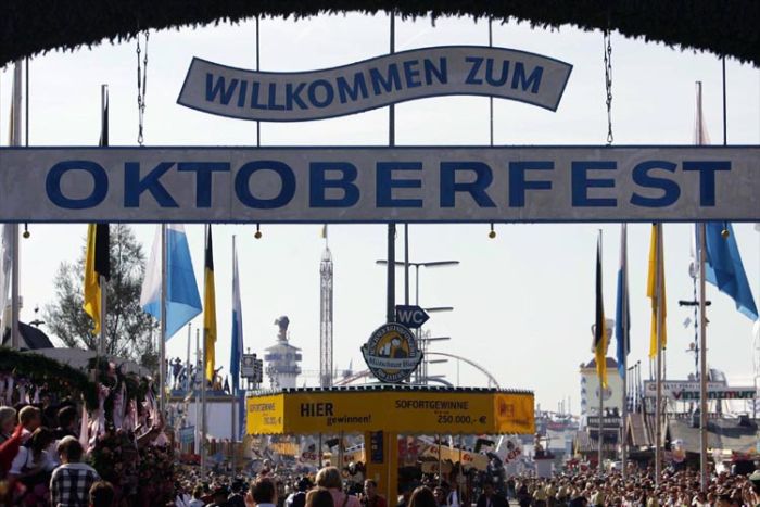 welcome to oktoberfest herzlichen wilkommen zum oktoberfest