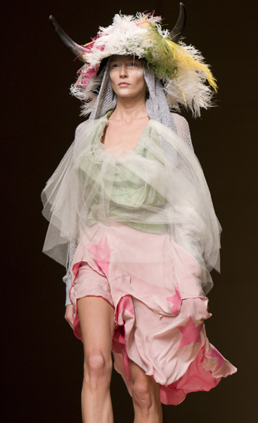 viviennewestwood_parsfashionweek01.jpg