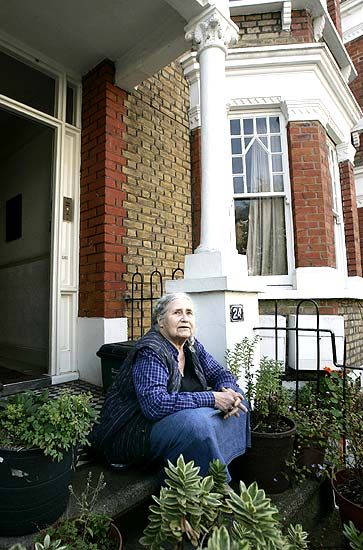 doris lessing дорис лессинг получила нобелевсакую премию по литературе