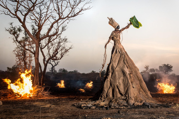 fabrice-monteiro-the-prophecy-senegal-designboom-07.jpg