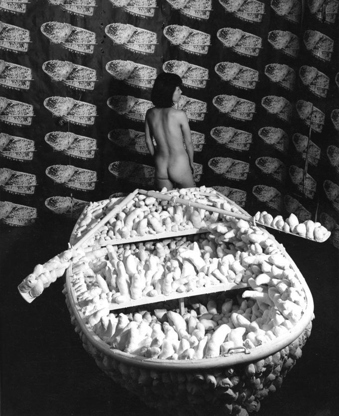 yayoi-kusama-one-thousand-boats-show-1963.jpg