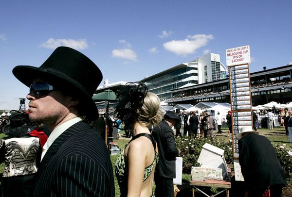 hats parade at melbourne cup