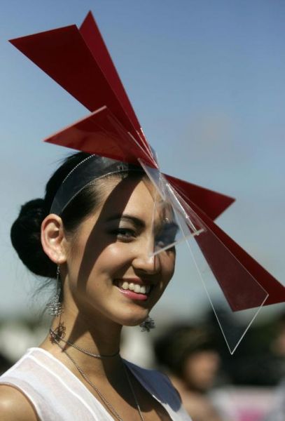 huge hats and racetrack fashions