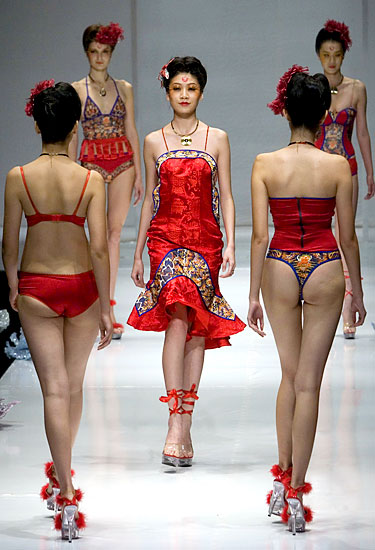 chinese lingerie fashion show