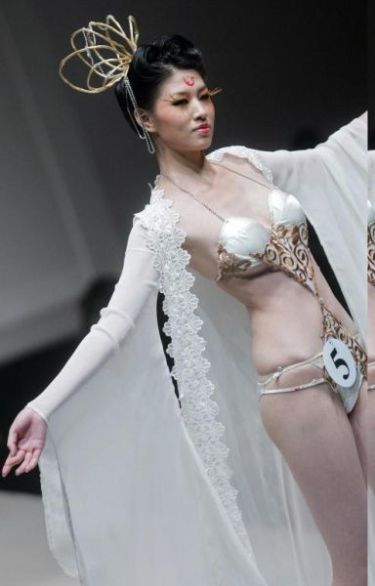 chinese runway models - lingerie fashion show