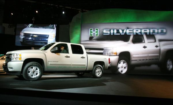 general motors silverado hybrid pickup truck - экологичный пикап от general motors