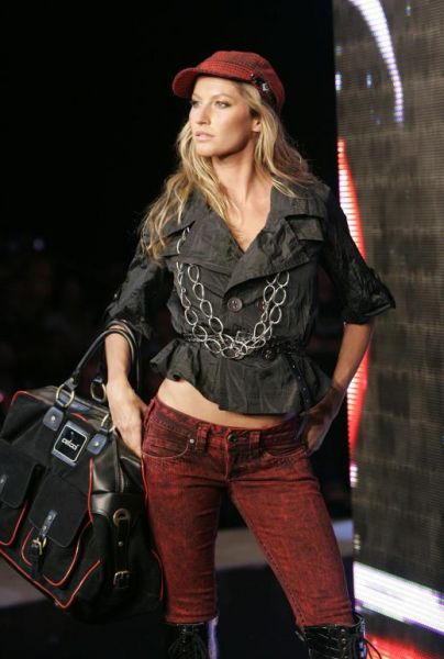 gisele bundchen at colcci autum-winter collection in rio