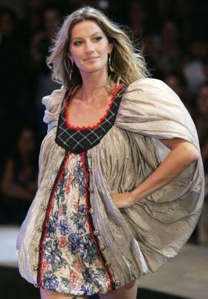 gisele bundchen sexy on runway