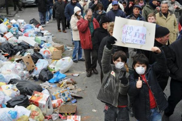 trash emergency in italy