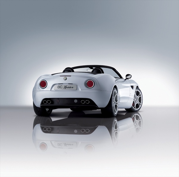 Alfa Romeo 8C Spider открытое купе