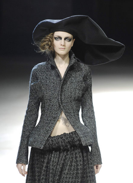 Yohji Yamamoto Autumn/Winter 2008/2009 women's ready-to-wear fashion show