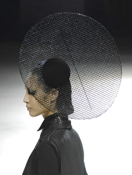 Yohji Yamamoto Autumn/Winter 2008/2009 women's ready-to-wear fashion show