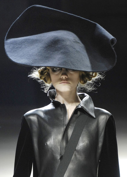 Yohji Yamamoto Autumn/Winter 2008/2009 women's ready-to-wear fashion show