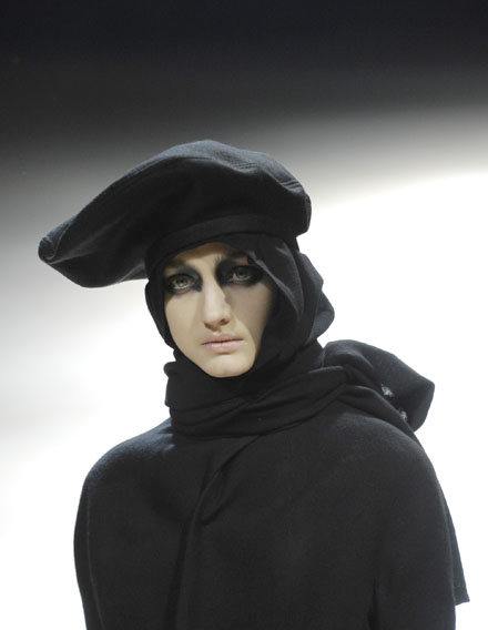 Yohji Yamamoto Autumn/Winter 2008/2009 women's ready-to-wear fashion show