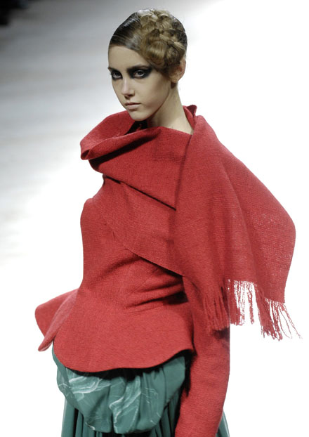 Yohji Yamamoto Autumn/Winter 2008/2009 women's ready-to-wear fashion show