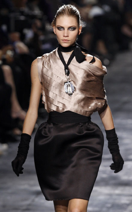 Показ коллекции Lanvin сезона осень/зима 2008/2009 на Неделе моды прет-а-порте в Париже