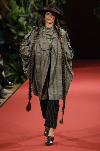 Vivienne Westwood Autumn/Winter 2008/2009 women's ready-to-wear fashion show in Paris