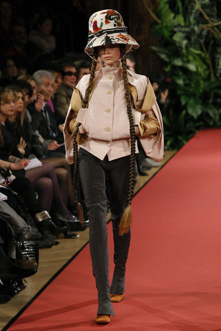 Vivienne Westwood Autumn/Winter 2008/2009 women's ready-to-wear fashion show in Paris