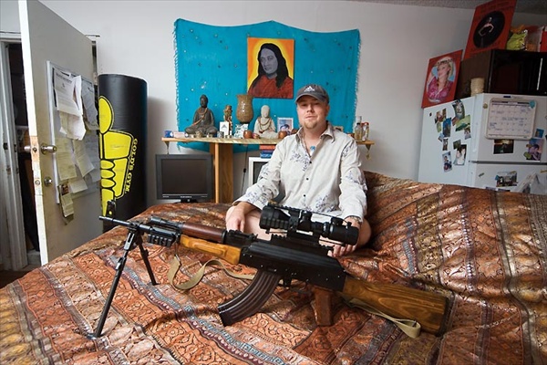 portrais of families with machine guns