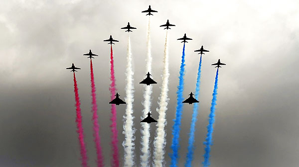 redarrows_raf_90anniversary_london03.jpg