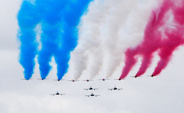 redarrows_raf_90anniversary_london08.jpg