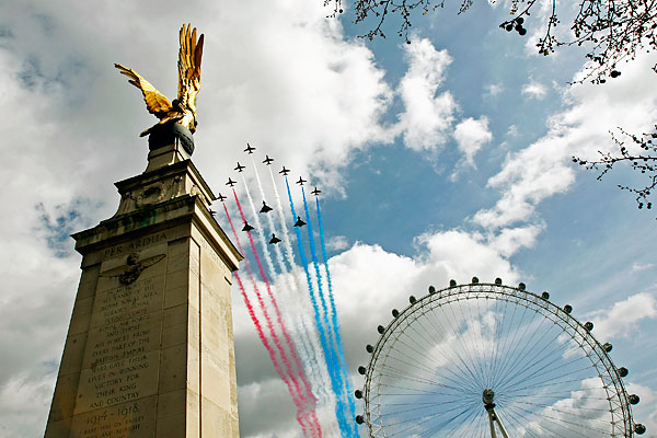 redarrows_raf_90anniversary_london11.jpg