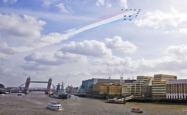 redarrows_raf_90anniversary_london13.jpg