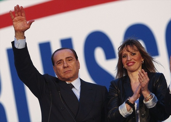 alessandra_mussolini_rally_with_berlusconi03.jpg