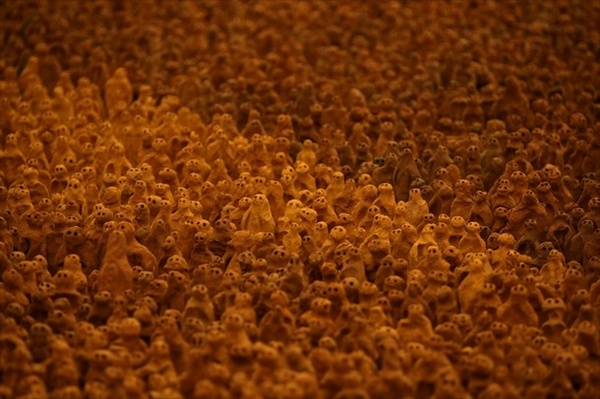 Инсталляция Field For The British Isles by Antony Gormley, St Helen's College