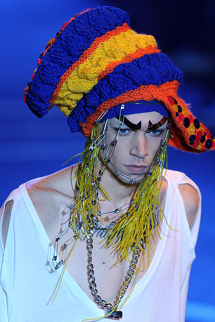 galliano_for_men_paris_fashion_show02.jpg