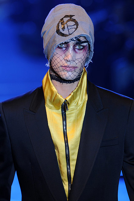 galliano_for_men_paris_fashion_show03.jpg