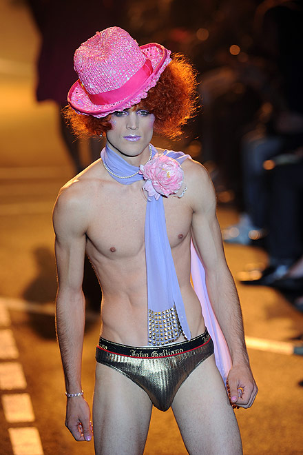 galliano_for_men_paris_fashion_show04.jpg