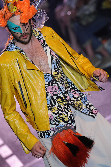 galliano_for_men_paris_fashion_show06.jpg