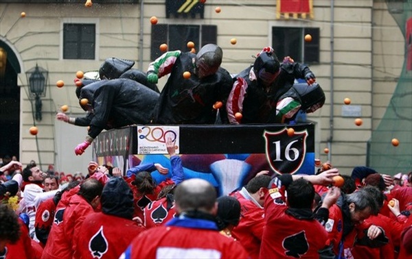 medieval battle scene in Ivrea