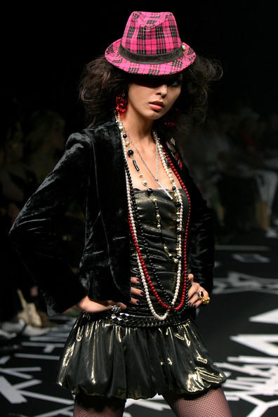 japan_fashion_week_guts_dynamite_cabarets02.jpg