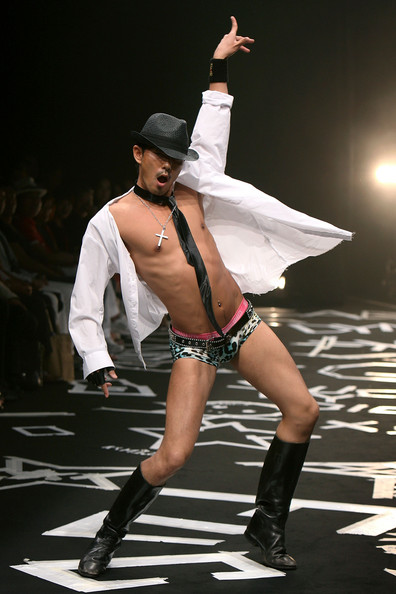 japan_fashion_week_guts_dynamite_cabarets04.jpg