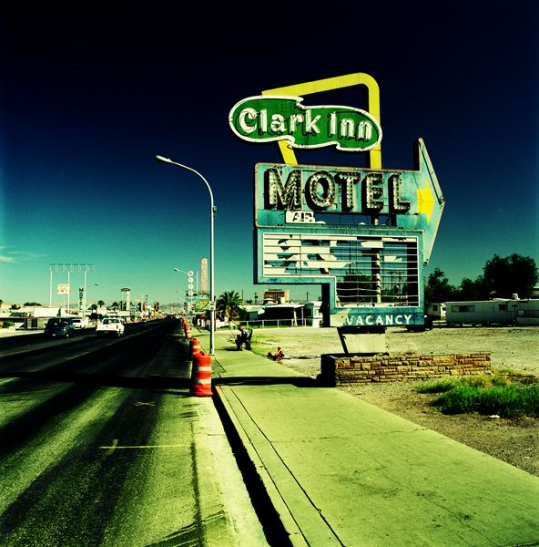 albert_watson07_clark_inn_motel_las_vegas_2000.jpg