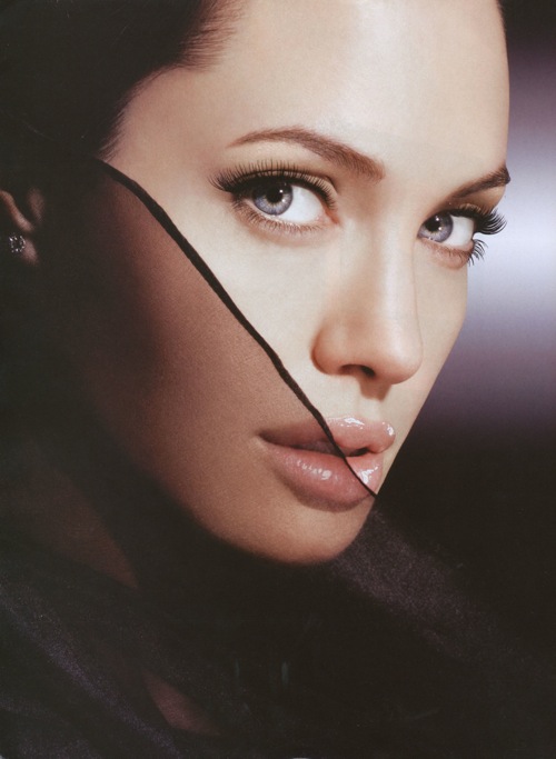 angelina_jolie_portrait02.jpg