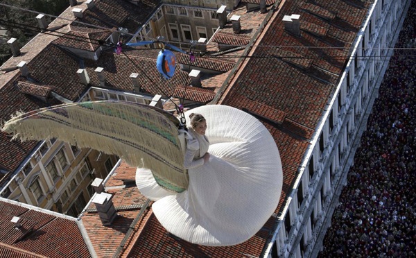 margherita_maccapani_missoni_flight_of_the_angel_venice2.jpg