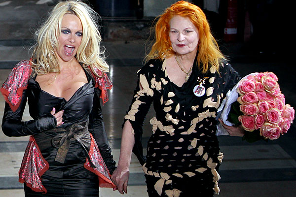 vivienne_westwood_paris_fashion_week_pamela_anderson04.jpg