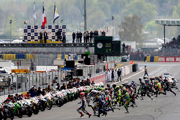 sport_le_mans_24_hours_race_motorcycles_start.jpg