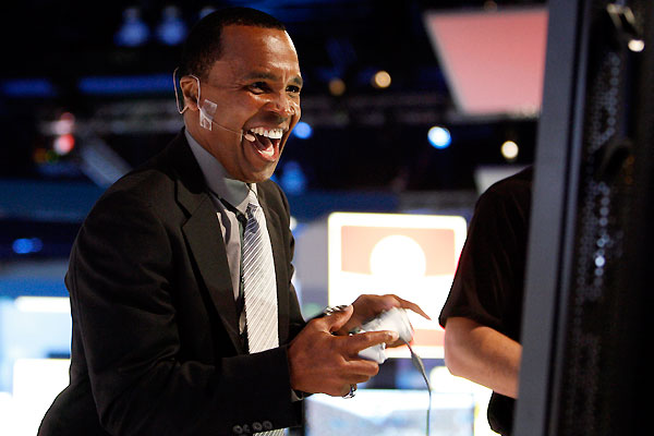 e3_expo2009_07_sugar_ray_leonard_flight_night_round_4.jpg