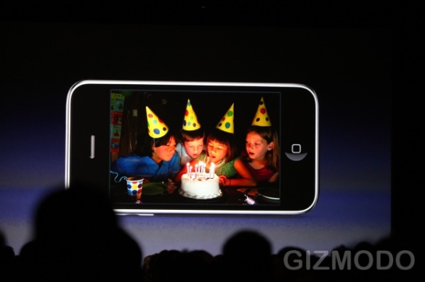 3-megapixel camera with autofocus and improved low-light sensitivity