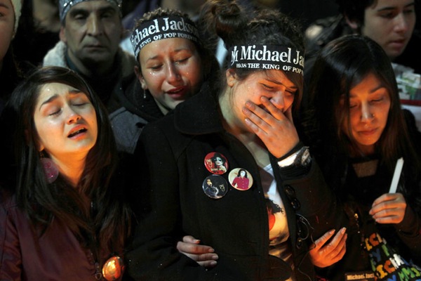 mj_mourning_santiago_de_chile.jpg