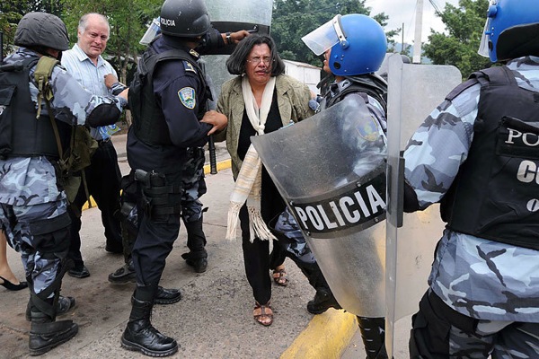 honduras_protests07.jpg