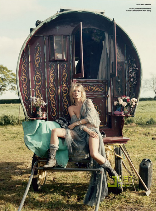 kate-moss-gypsies-03.jpg