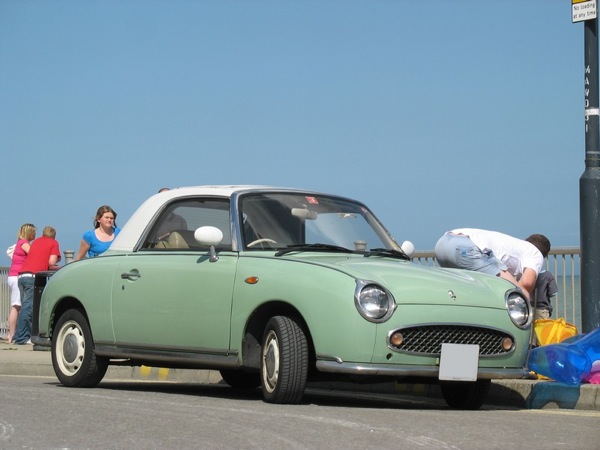 микро-автомобиль Nissan Figaro