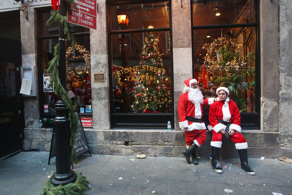 New+Yorkers+Dress+Up+Santa+SantaCon+Gathering+0djZE-KWGk8l.jpg