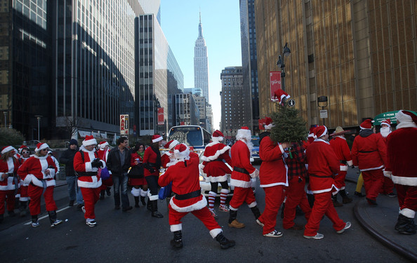 New+Yorkers+Dress+Up+Santa+SantaCon+Gathering+5A3VJd6chm4l.jpg